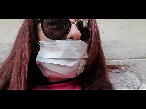❤️ Nicoletta se răzbună pe vecinul ei și face pipi în garajul lui (Special Covid19 Carantină italiană) ️ at us ❌️❤